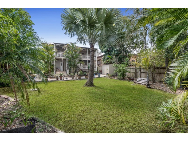 7 Holland Road, Holland Park QLD 4121