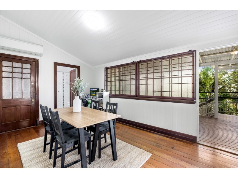 7 Holland Road, Holland Park QLD 4121