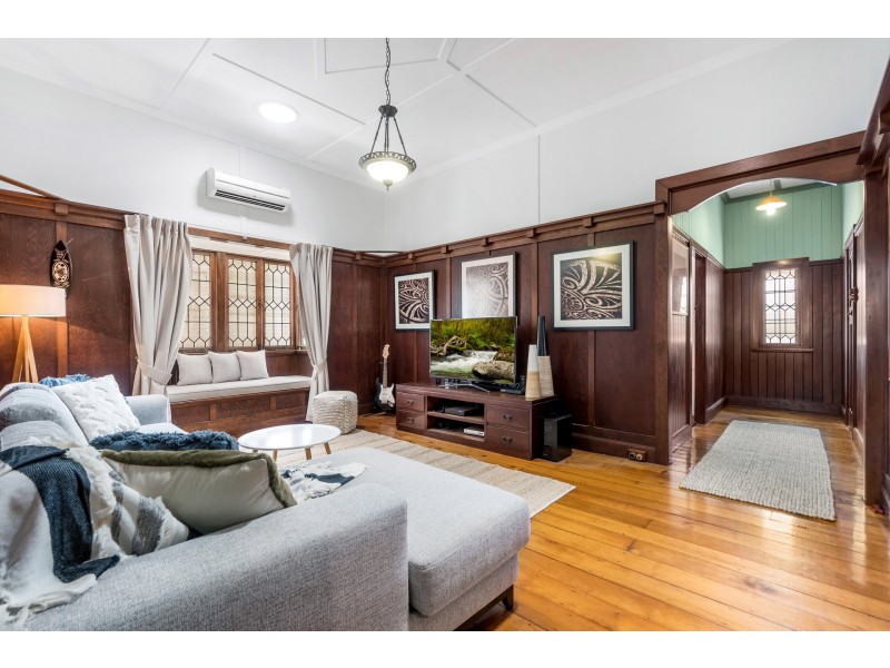 7 Holland Road, Holland Park QLD 4121