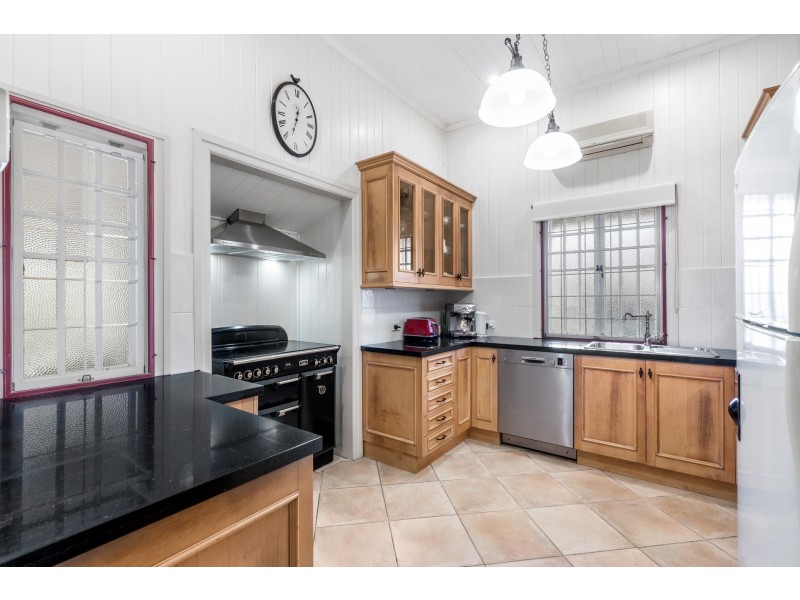 7 Holland Road, Holland Park QLD 4121