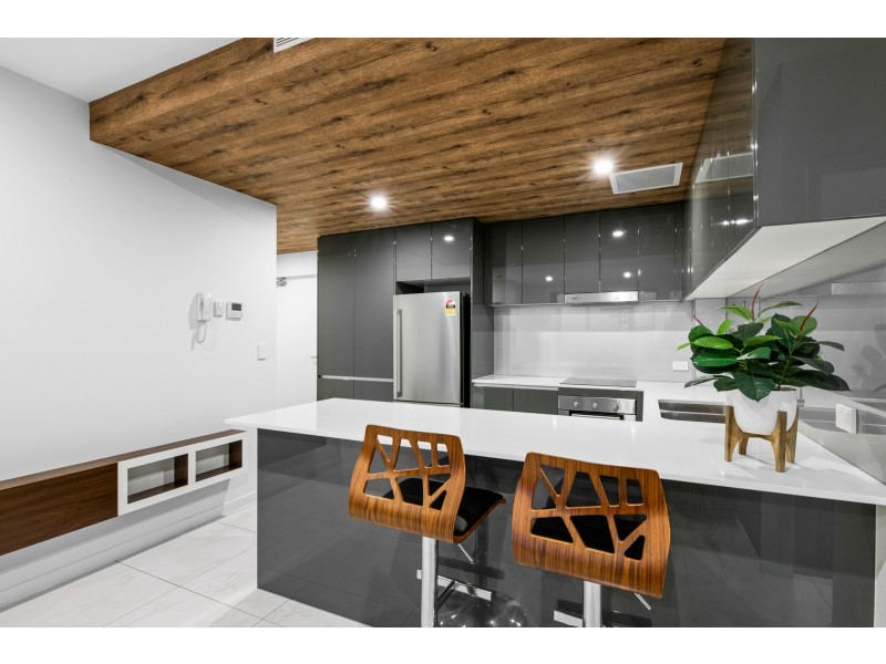 21/902 Logan Road, Holland Park West QLD 4121