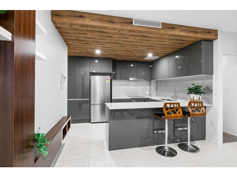 21/902 Logan Road, Holland Park West QLD 4121