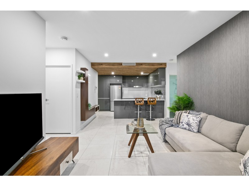 21/902 Logan Road, Holland Park West QLD 4121