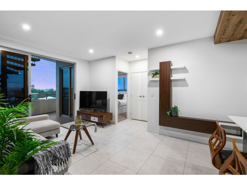 21/902 Logan Road, Holland Park West QLD 4121