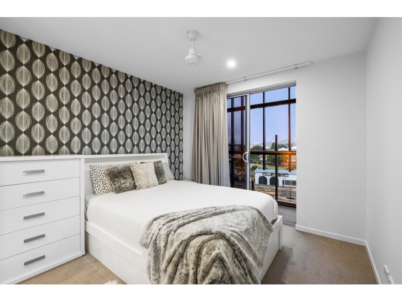 21/902 Logan Road, Holland Park West QLD 4121