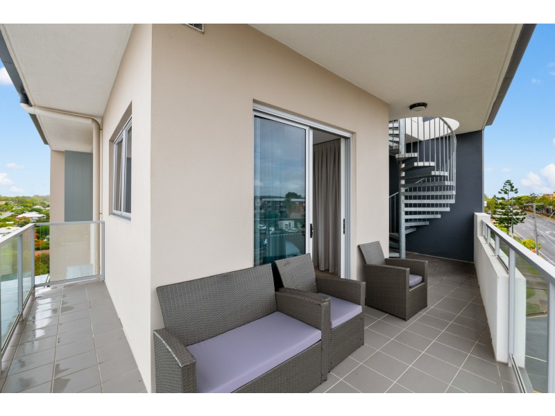 21/902 Logan Road, Holland Park West QLD 4121