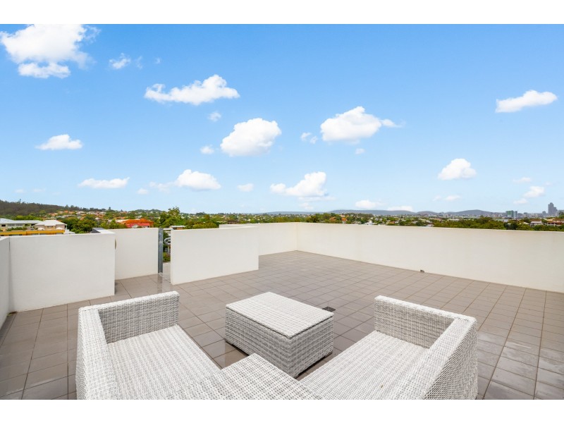 21/902 Logan Road, Holland Park West QLD 4121