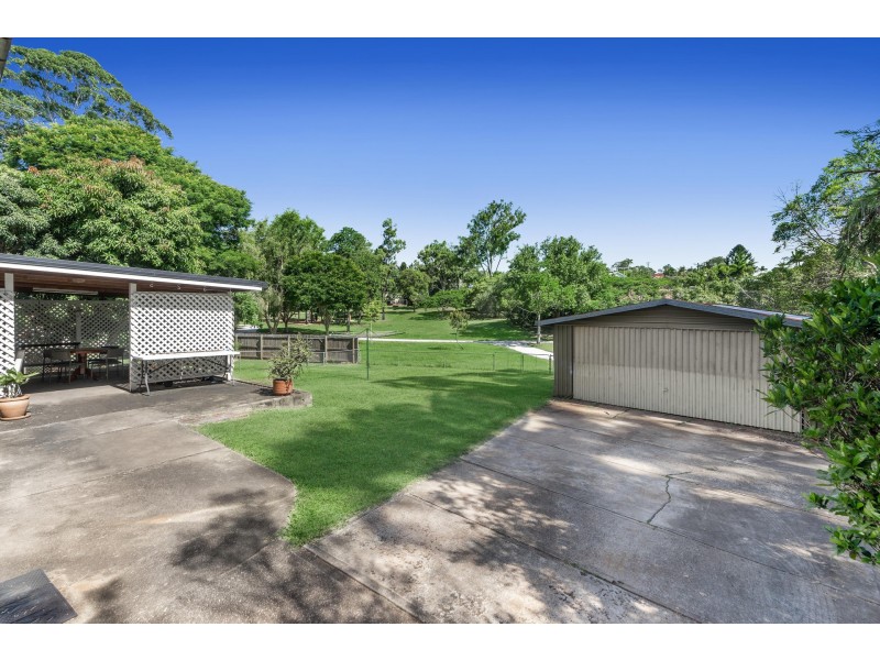 19 Balis Street, Holland Park West QLD 4121