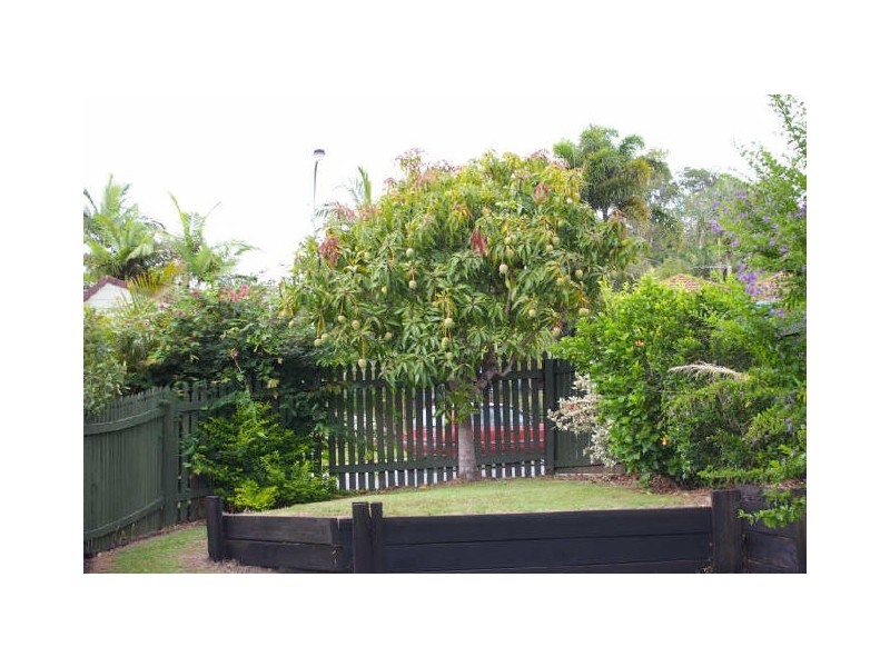 27 Winthrop Street, Wishart QLD 4122