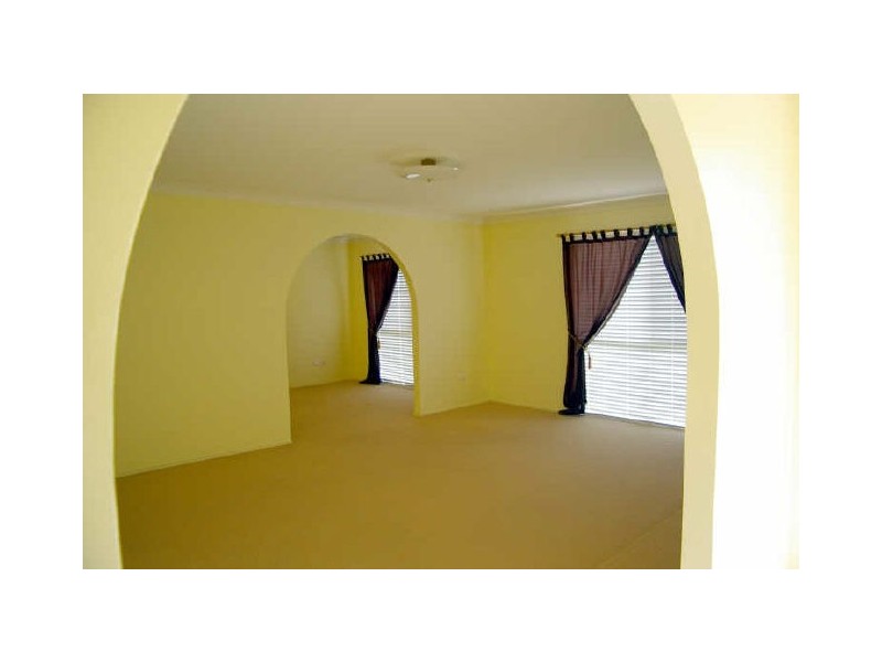 27 Winthrop Street, Wishart QLD 4122