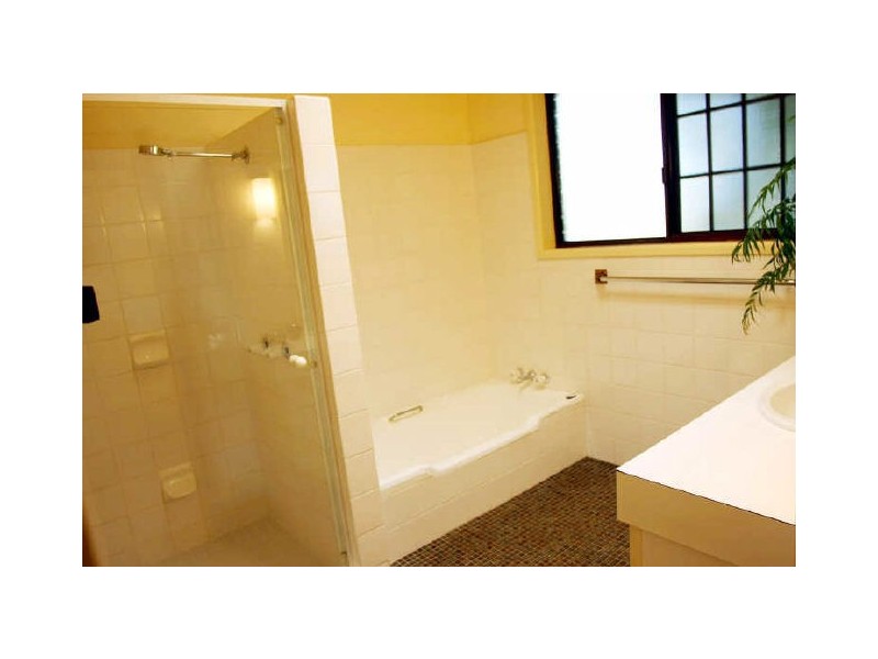 70 Janda Street, Robertson QLD 4109