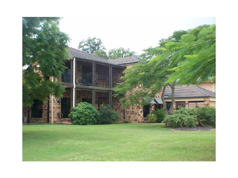 22 Mansfield Place, Mansfield QLD 4122