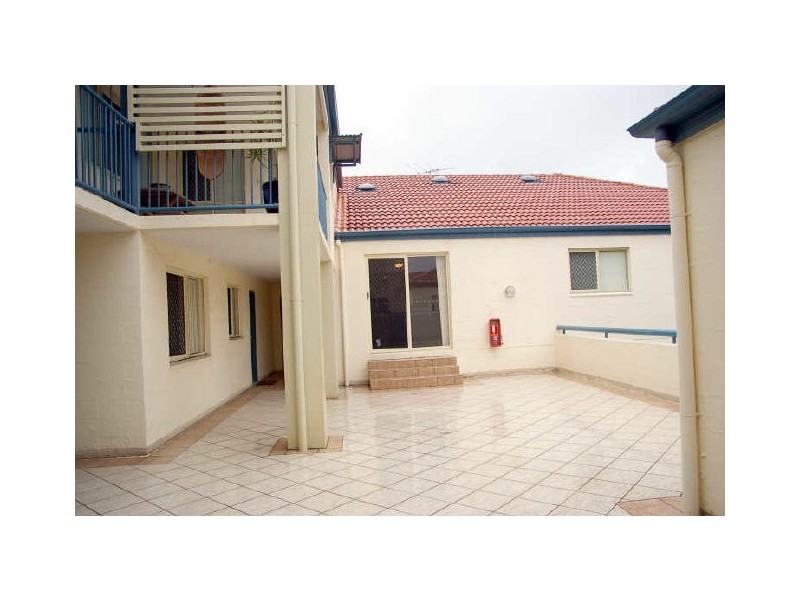 9/262 Cavendish Road, Coorparoo QLD 4151