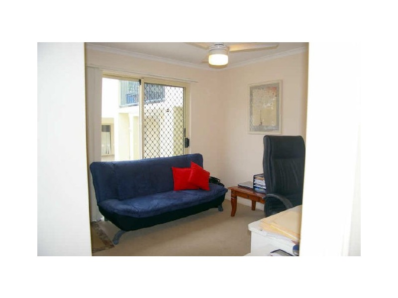9/262 Cavendish Road, Coorparoo QLD 4151