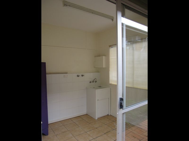 42 Holland Rd, Holland Park QLD 4121