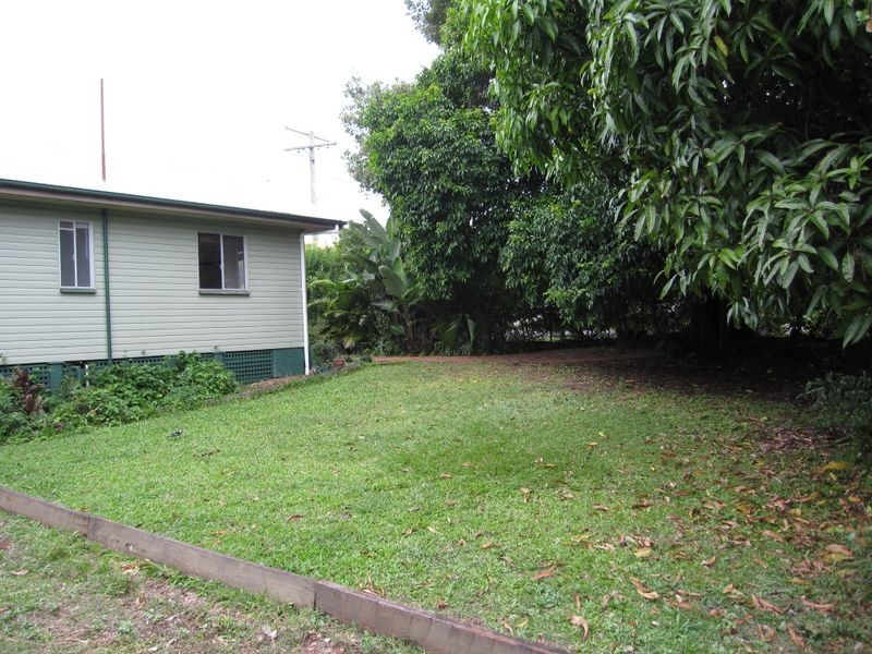 42 Holland Rd, Holland Park QLD 4121