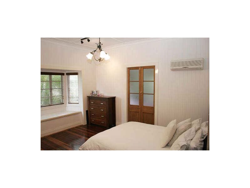 76 Broadwater Road, Mount Gravatt East QLD 4122