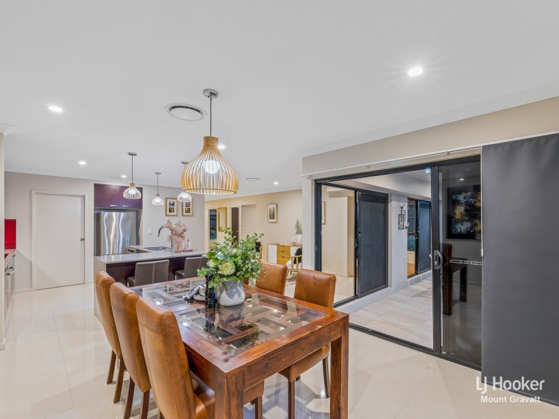 24 Curfew Street, Upper Mount Gravatt QLD 4122