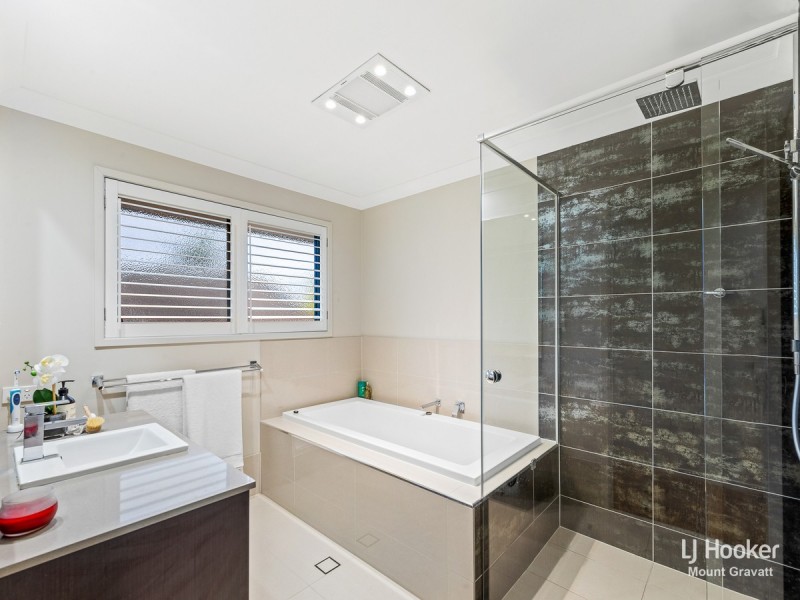 24 Curfew Street, Upper Mount Gravatt QLD 4122