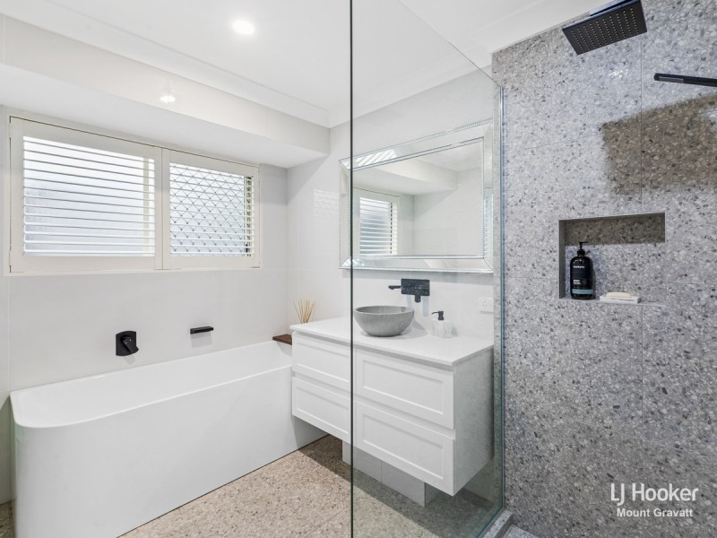 22 Greenland Street, Wishart QLD 4122