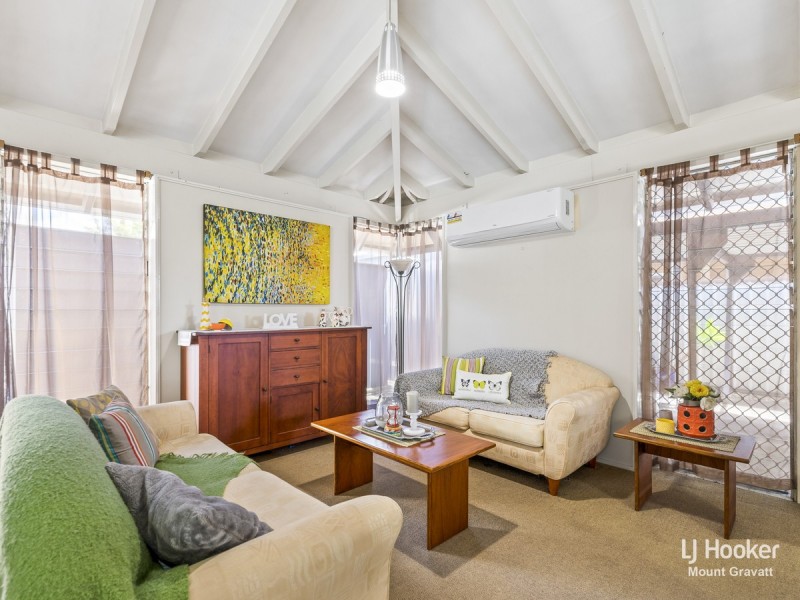 2 Parkway Street, Macgregor QLD 4109