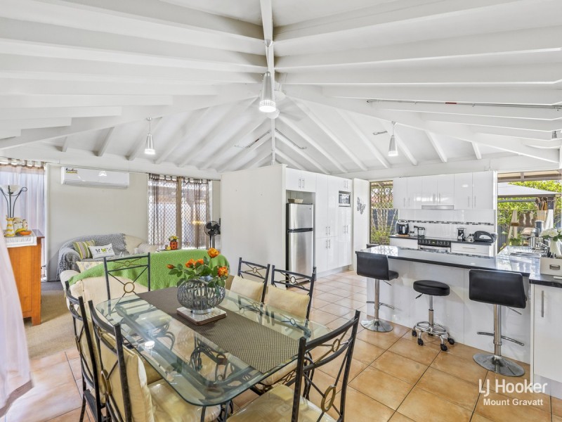 2 Parkway Street, Macgregor QLD 4109