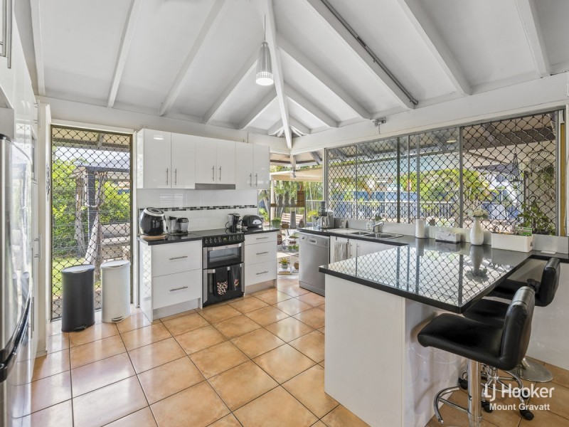 2 Parkway Street, Macgregor QLD 4109