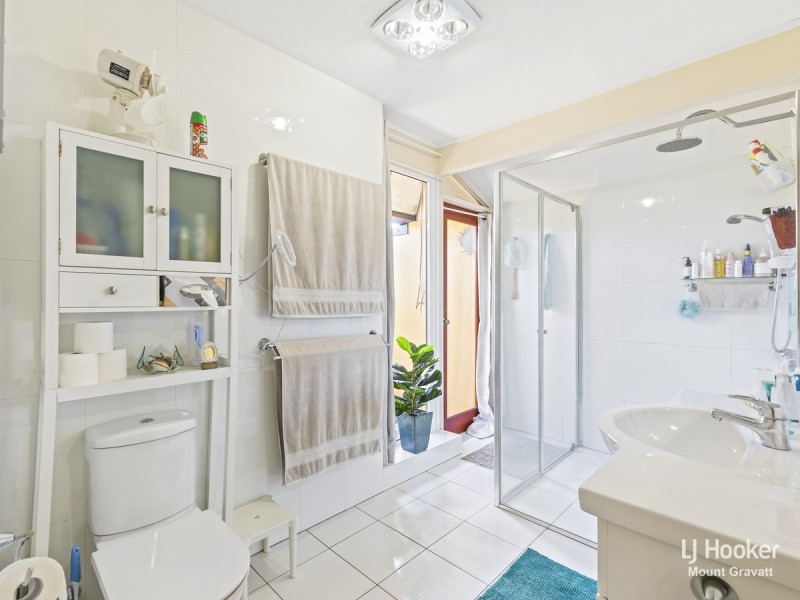 2 Parkway Street, Macgregor QLD 4109