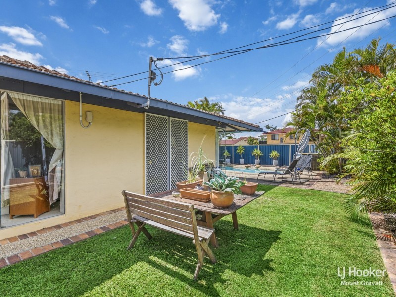 2 Parkway Street, Macgregor QLD 4109