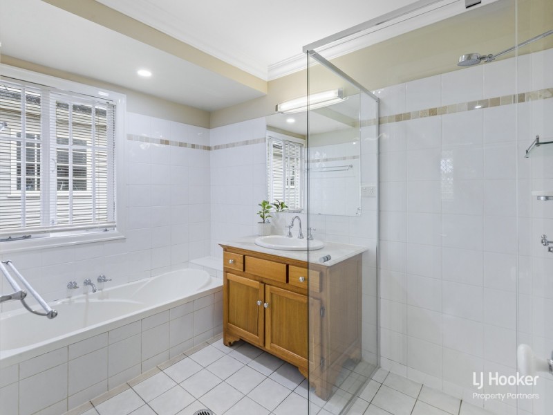 15 Framont Avenue, Holland Park QLD 4121