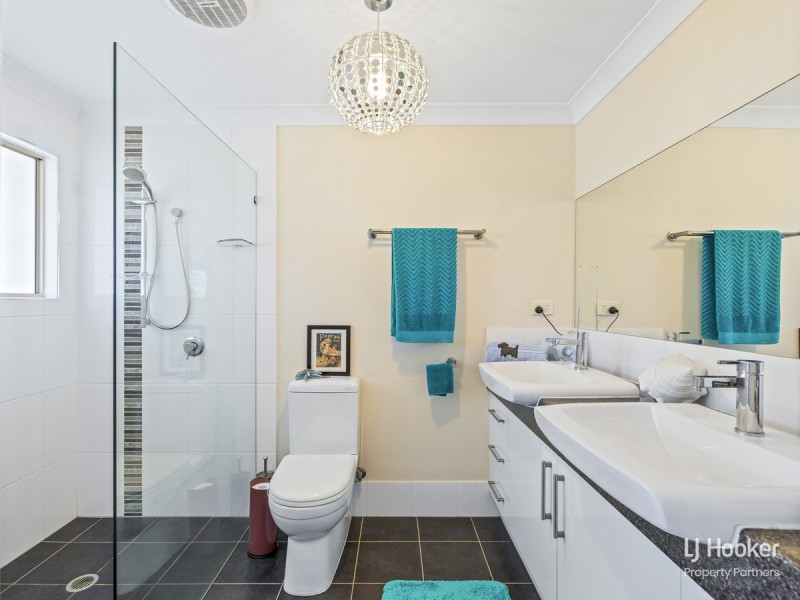 15 Laurel Court, Moores Pocket QLD 4305