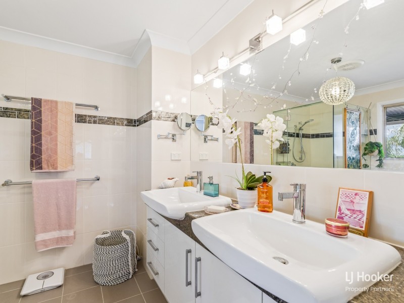 15 Laurel Court, Moores Pocket QLD 4305