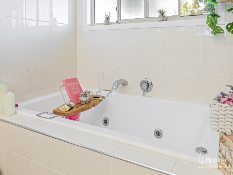 15 Laurel Court, Moores Pocket QLD 4305