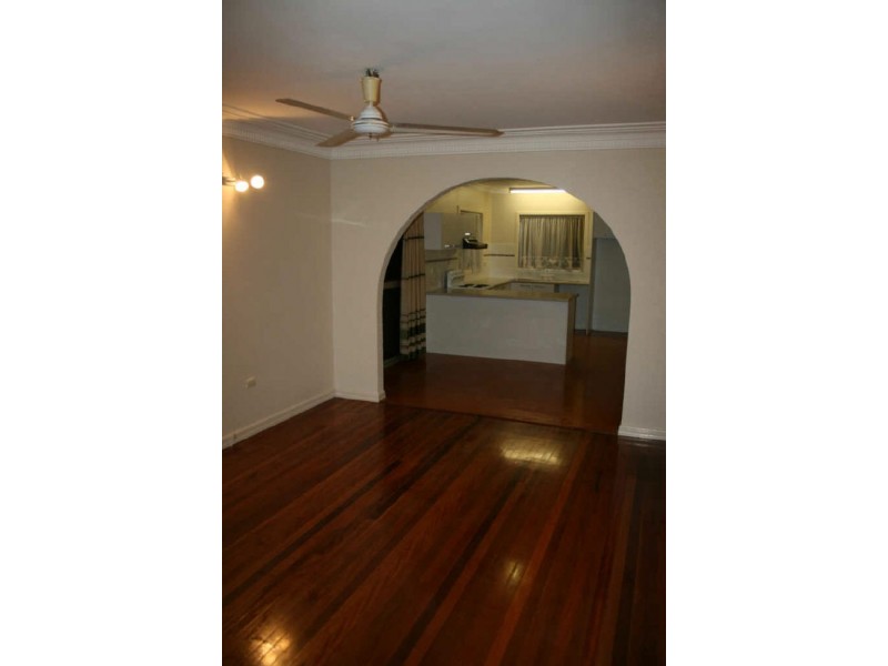 147 Nursery Road, Holland Park West QLD 4121