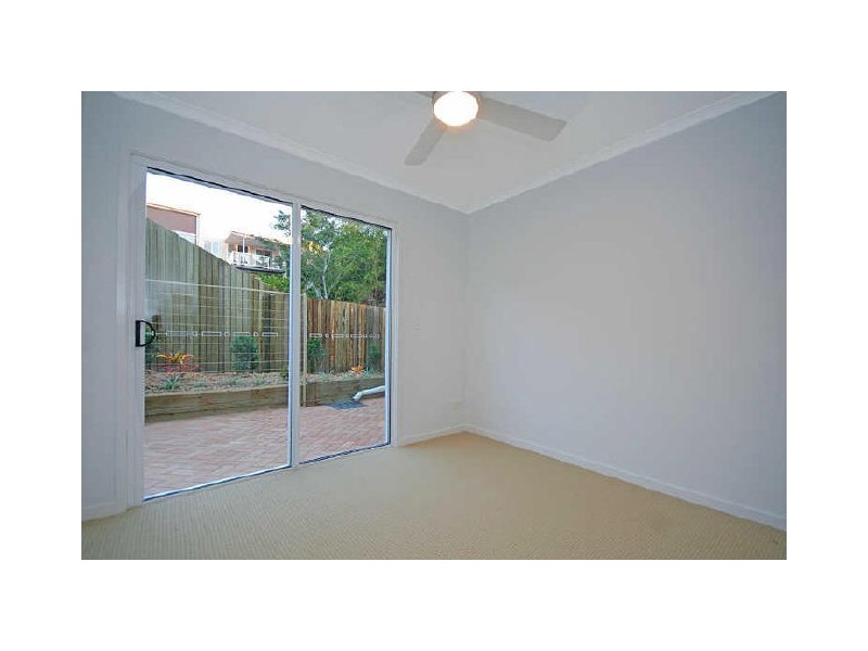 2/55 Douglas Street, Greenslopes QLD 4120