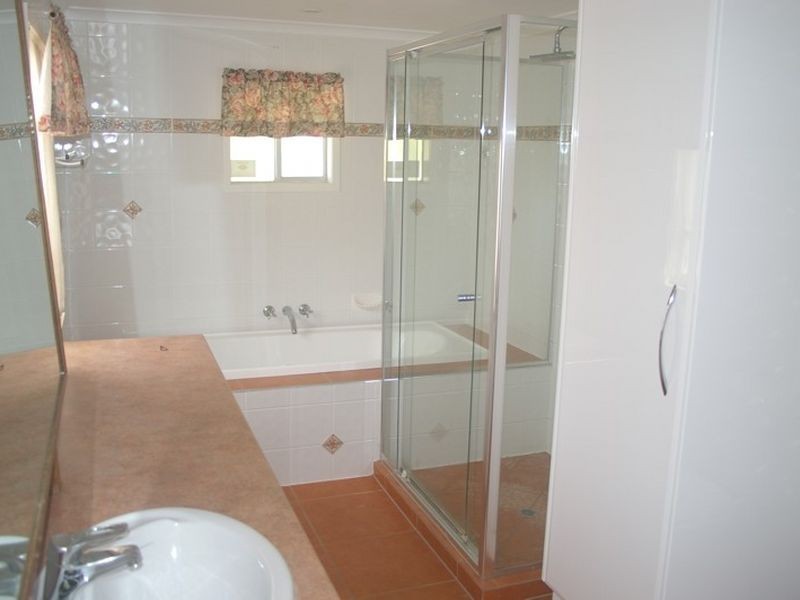 64 Crump Street, Holland Park West QLD 4121