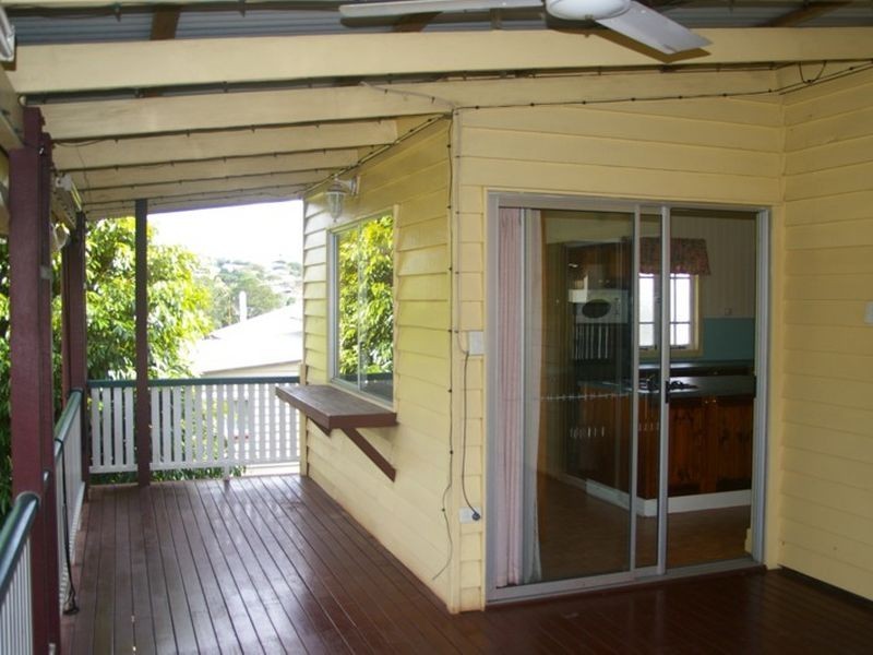 64 Crump Street, Holland Park West QLD 4121