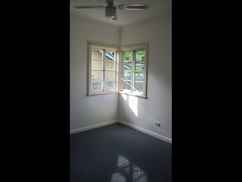 8 Cradock Street, Holland Park QLD 4121