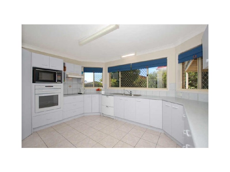 15 Marianna St, Mansfield QLD 4122
