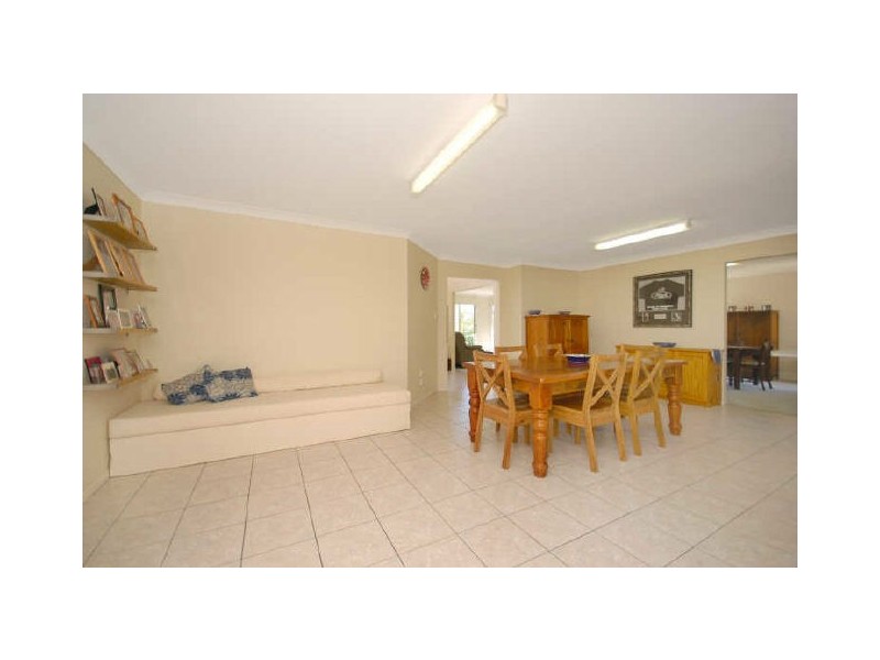15 Marianna St, Mansfield QLD 4122