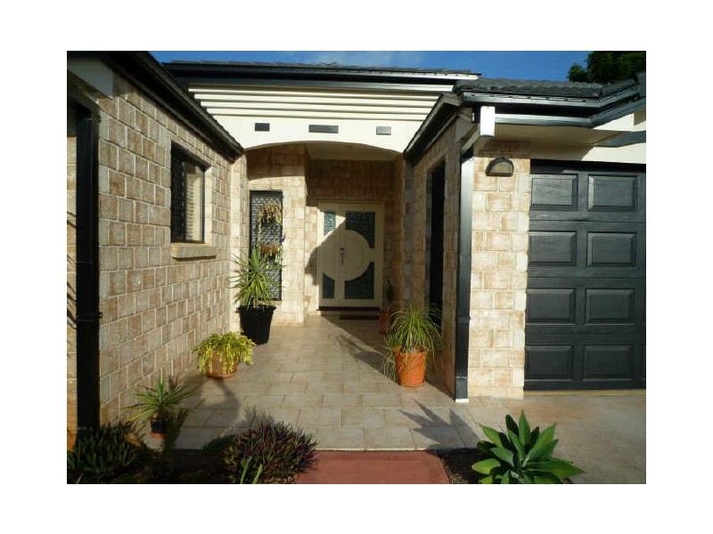 7 Kimbolton Drive, Redland Bay QLD 4165