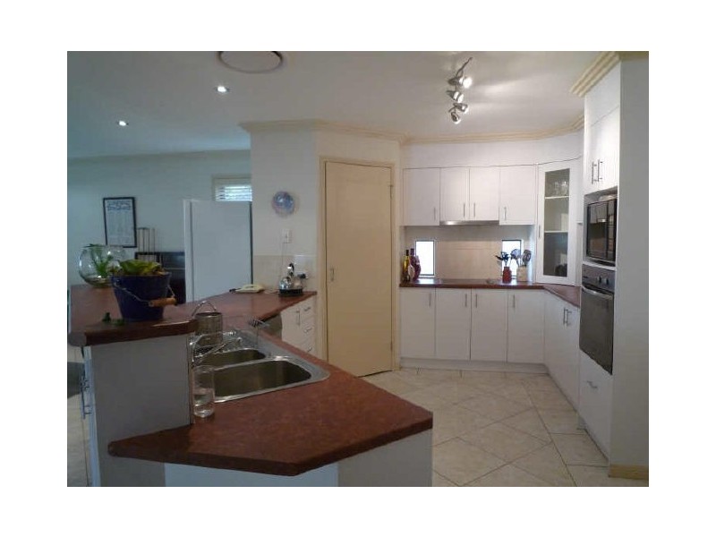 7 Kimbolton Drive, Redland Bay QLD 4165