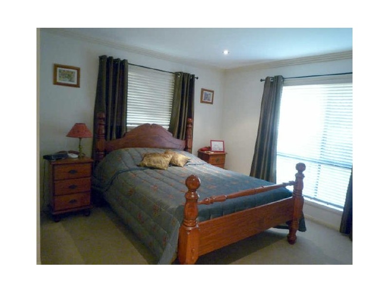 7 Kimbolton Drive, Redland Bay QLD 4165