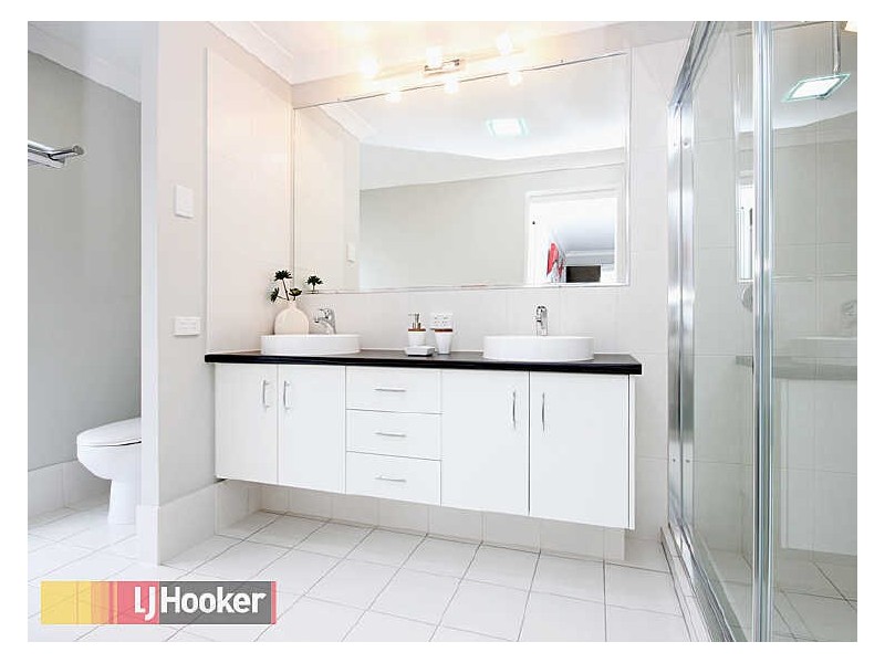 4 Charles Glen Street, Daisy Hill QLD 4127