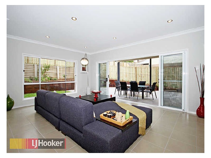 4 Charles Glen Street, Daisy Hill QLD 4127