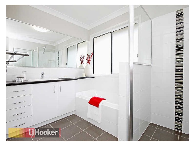 4 Charles Glen Street, Daisy Hill QLD 4127