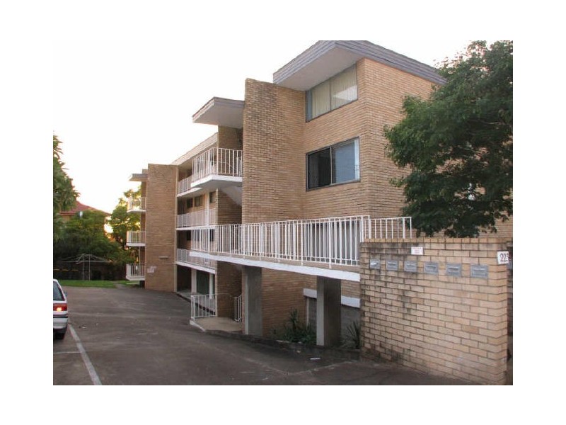 1/223 Cavendish Road, Coorparoo QLD 4151