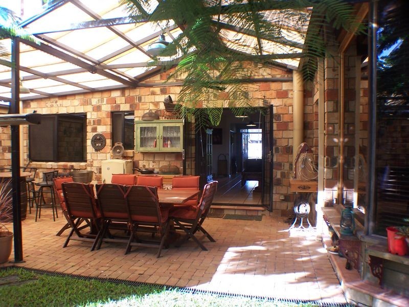 22 Mansfield Place, Mansfield QLD 4122