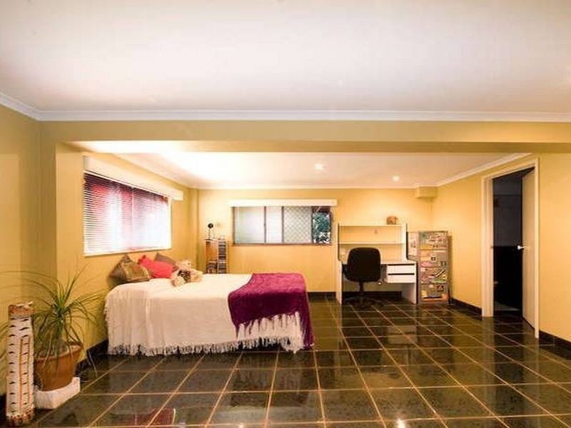 18 Colington Street, Mansfield QLD 4122