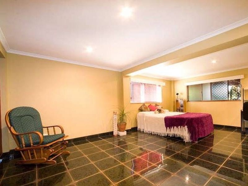 18 Colington Street, Mansfield QLD 4122